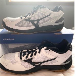 white mizuno volleyball shoes